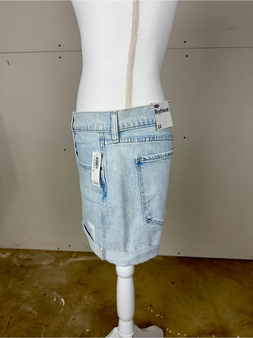 NWT Old Navy Boyfriend Jean Shorts Women’s Size 12 | Light Wash | 3” Inseam
